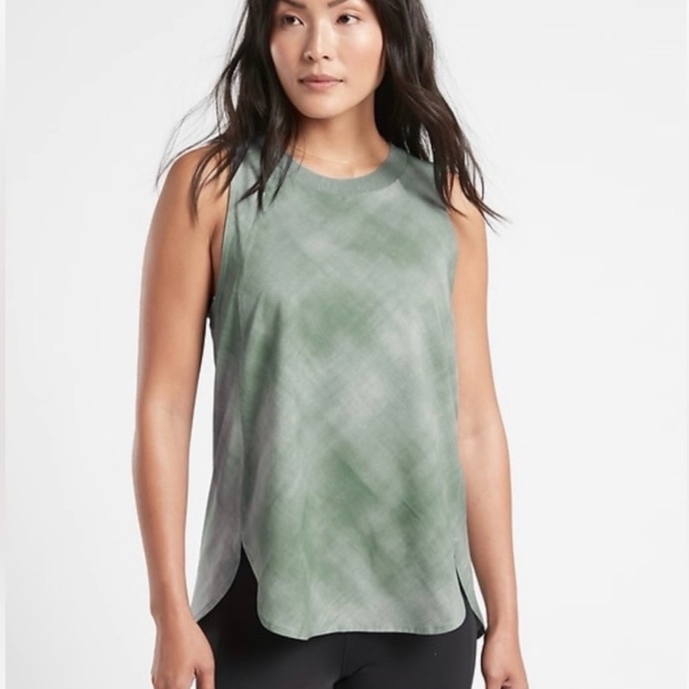 NWT, Athleta Zephyr Print Tank, Denali Minimalistic
Grey/Green 3X